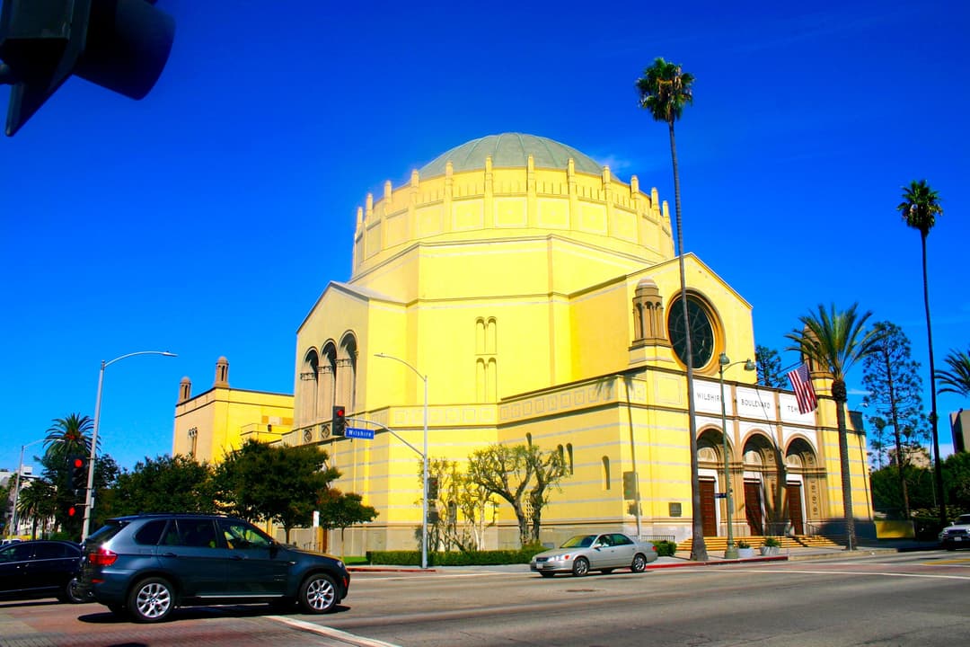 Street-level view of Wilshire Boulevard Temple and its massive dome