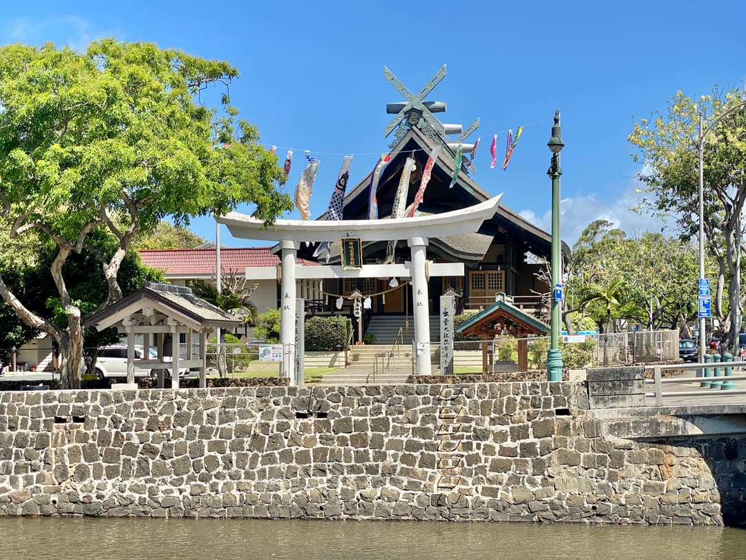 Exterior view of the torii gate and shrine across Nuʻuanu Stream