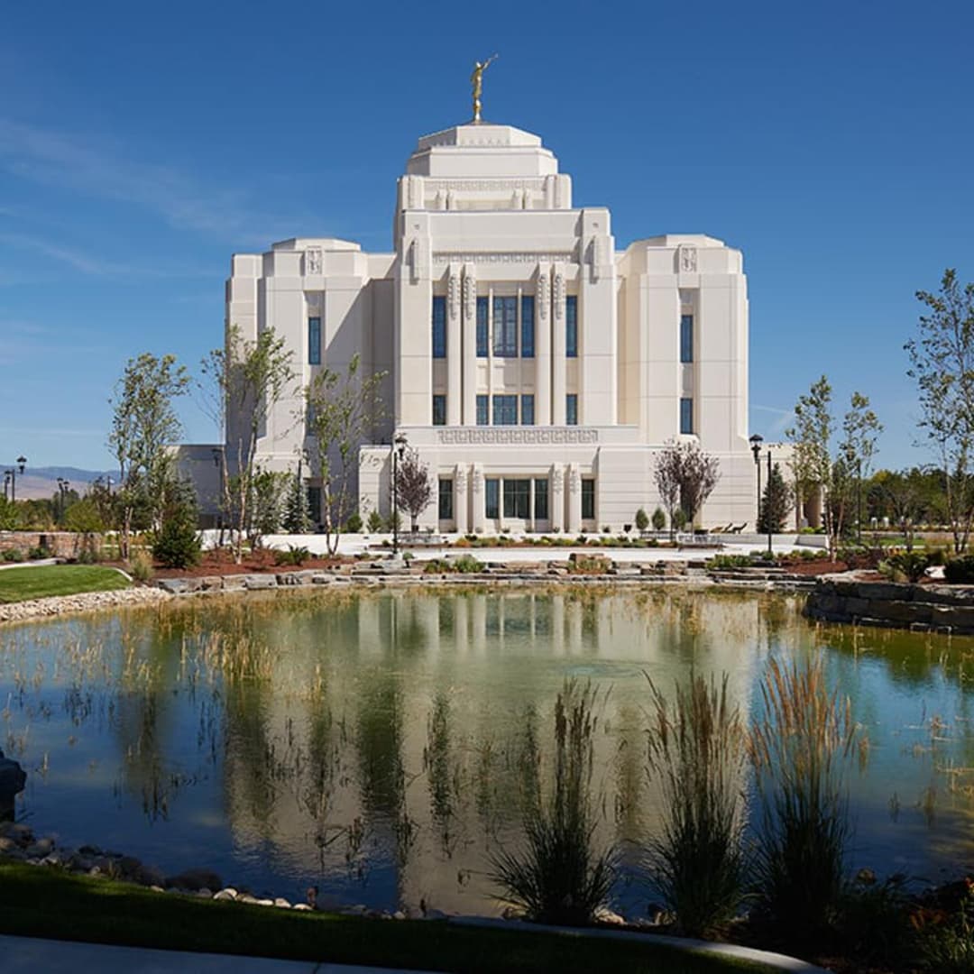 Daytime view of Meridian Idaho Temple, reflection pool, and Angel Moroni.