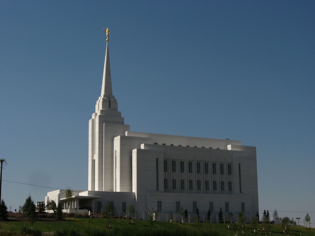 Teton River Idaho Temple, full view with spire and Angel Moroni on a clear day.
