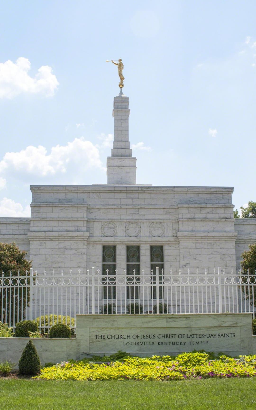 The entrance sign and spire of the Louisville Kentucky Temple.