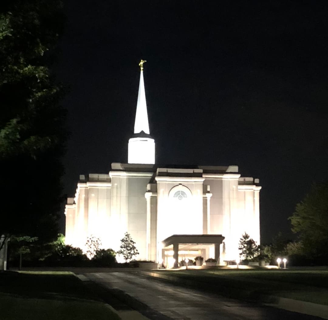 Front view of the illuminated St. Louis Missouri Temple at night.