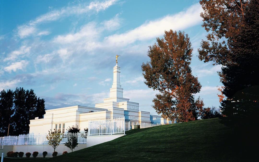 The Bismarck North Dakota Temple standing elegantly against a clear blue sky.