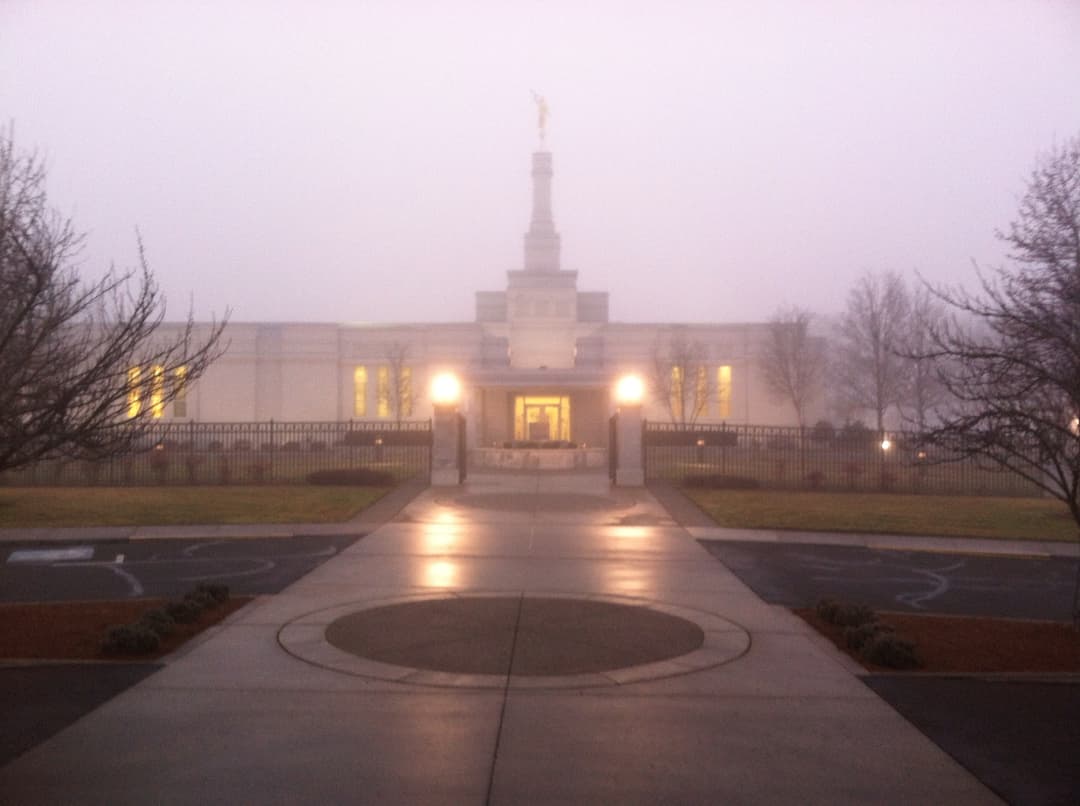 Foggy morning view of Medford Oregon Temple, front entrance and spire.