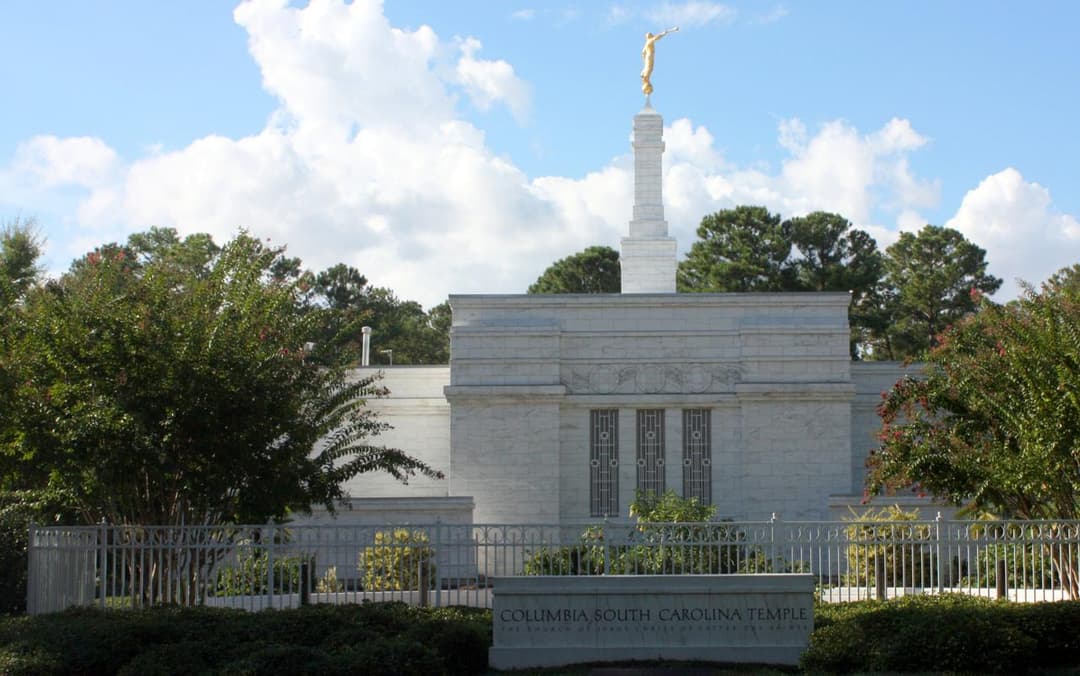 Daytime exterior of the Columbia South Carolina Temple and sign.
