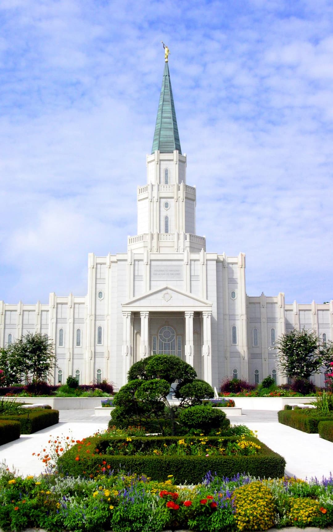 Front view of the Houston Texas Temple with manicured gardens.