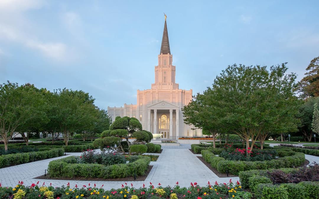 Front exterior view of the Houston Texas Temple and its manicured gardens.
