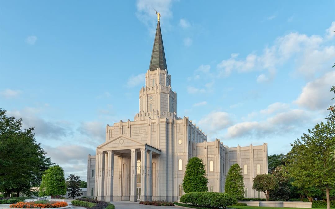 Wide-angle view of the Houston Texas Temple front entrance and spire.