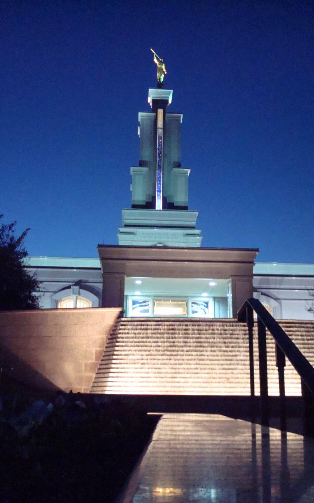 Front entrance and spire of the San Antonio Texas Temple at twilight.