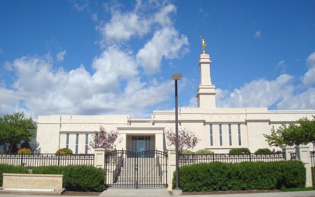 Front view of the Monticello Utah Temple and single spire in daylight.