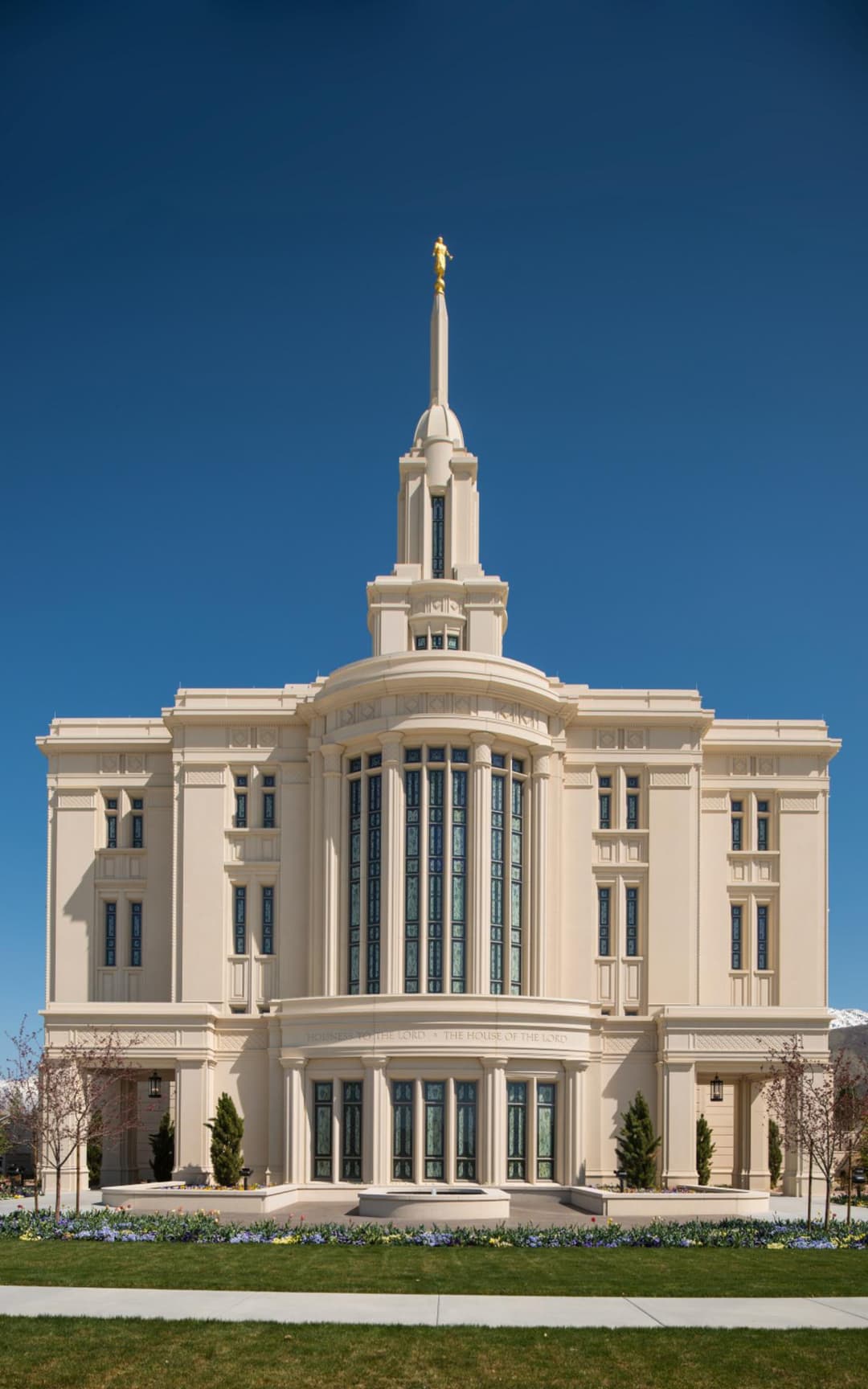 Symmetrical front facade of the Payson Utah Temple on a clear day.