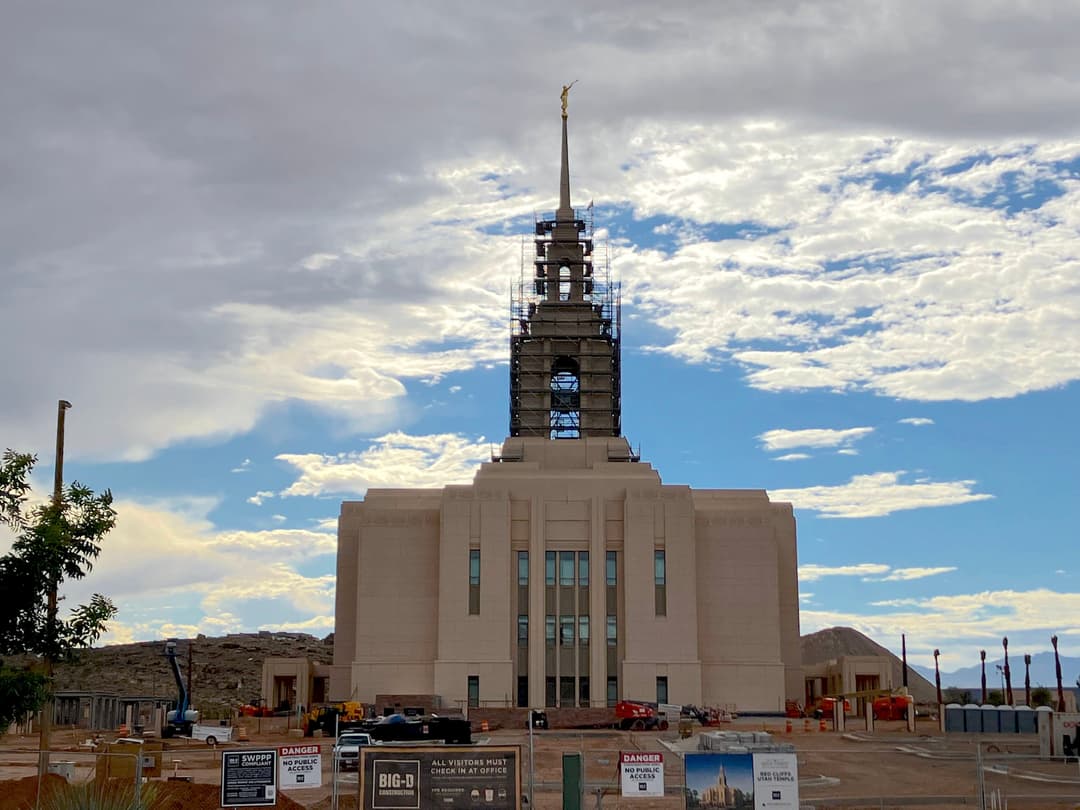 Front view of the Red Cliffs Utah Temple under construction.
