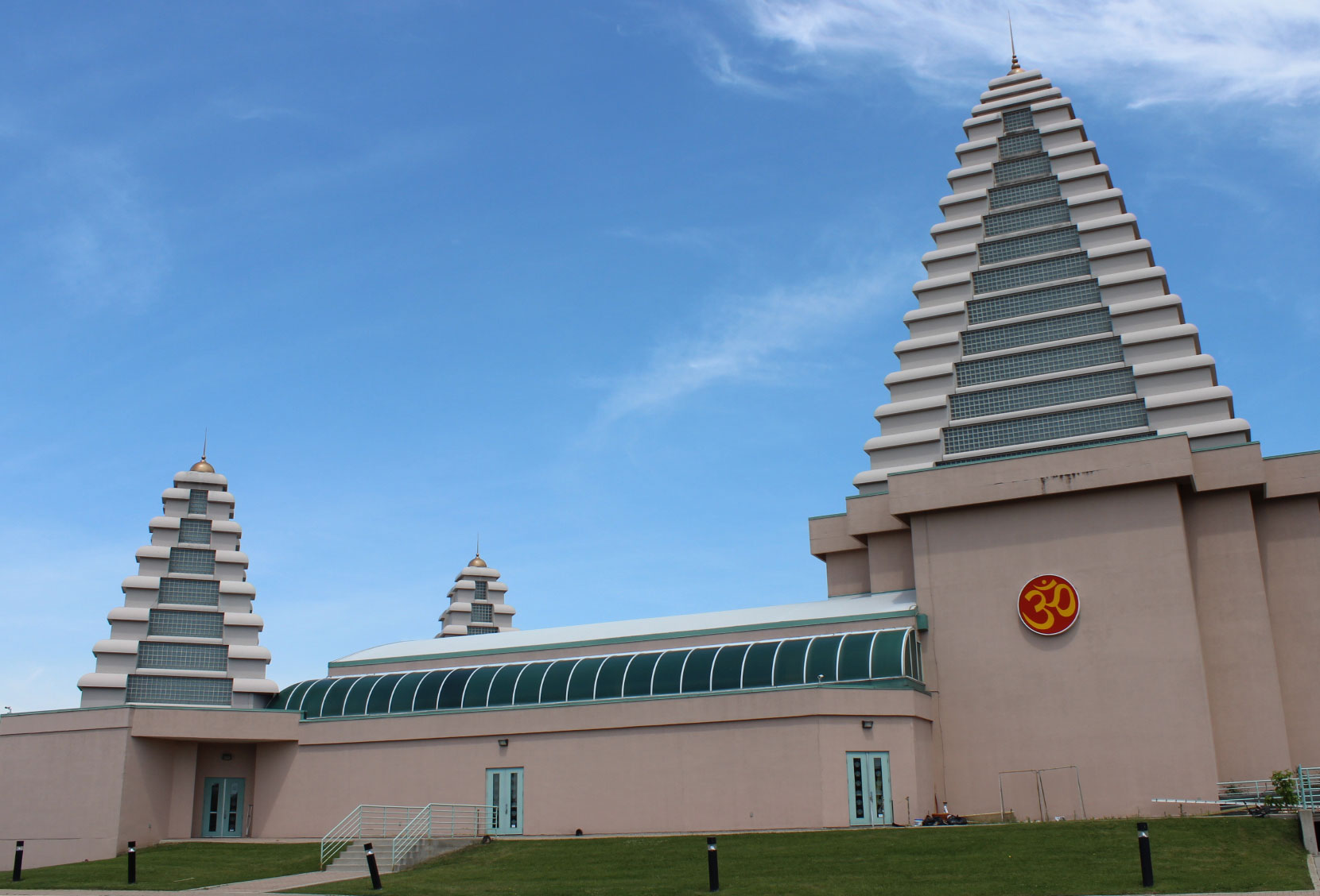 A peaceful scene at the Toronto Ontario Temple.