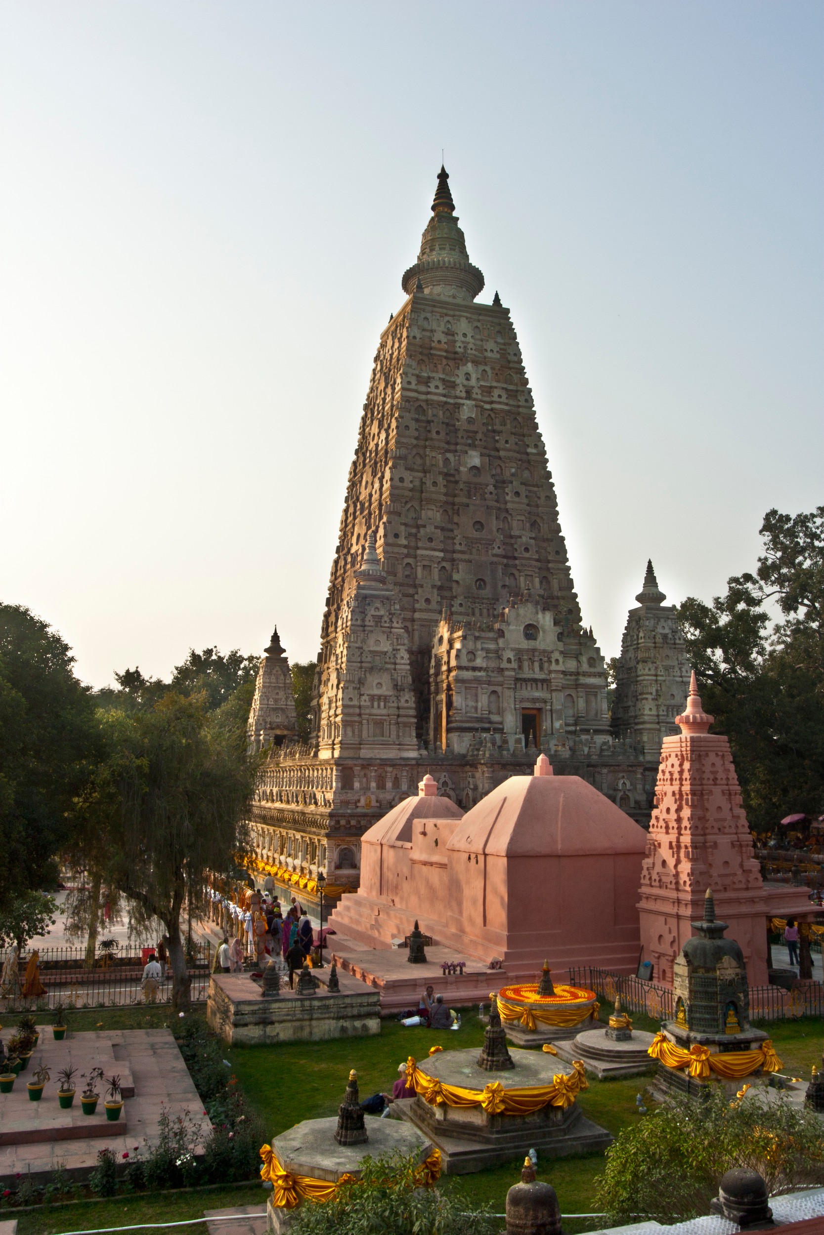 A panoramic view of the Bodh Gaya temple complex.