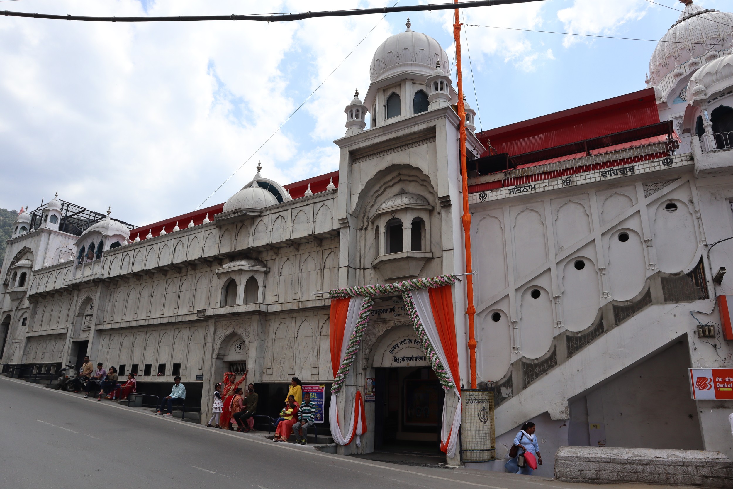 El gurudwara enclavado en las montañas del Himalaya.