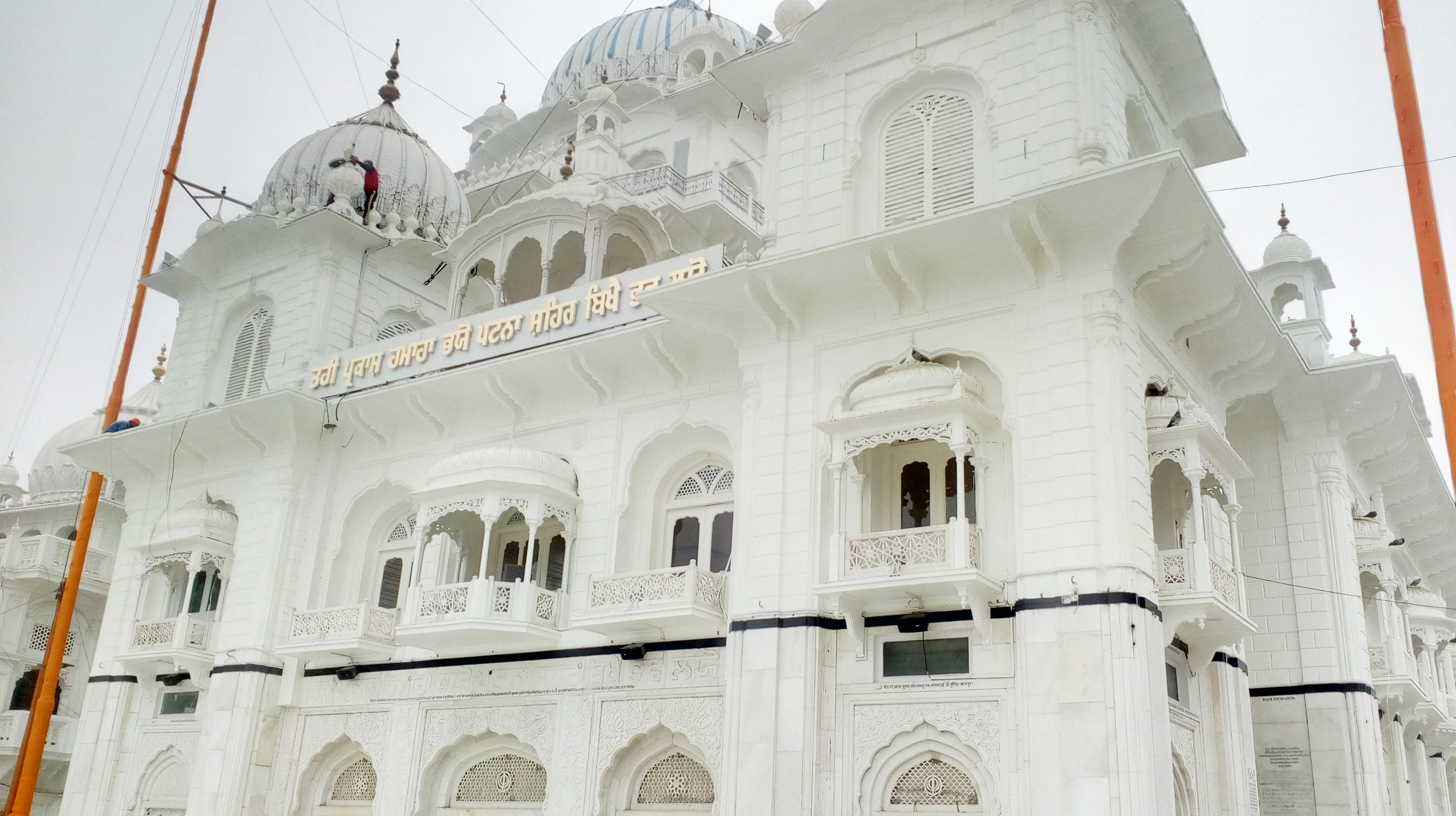 Una vista serena del complejo del Gurdwara