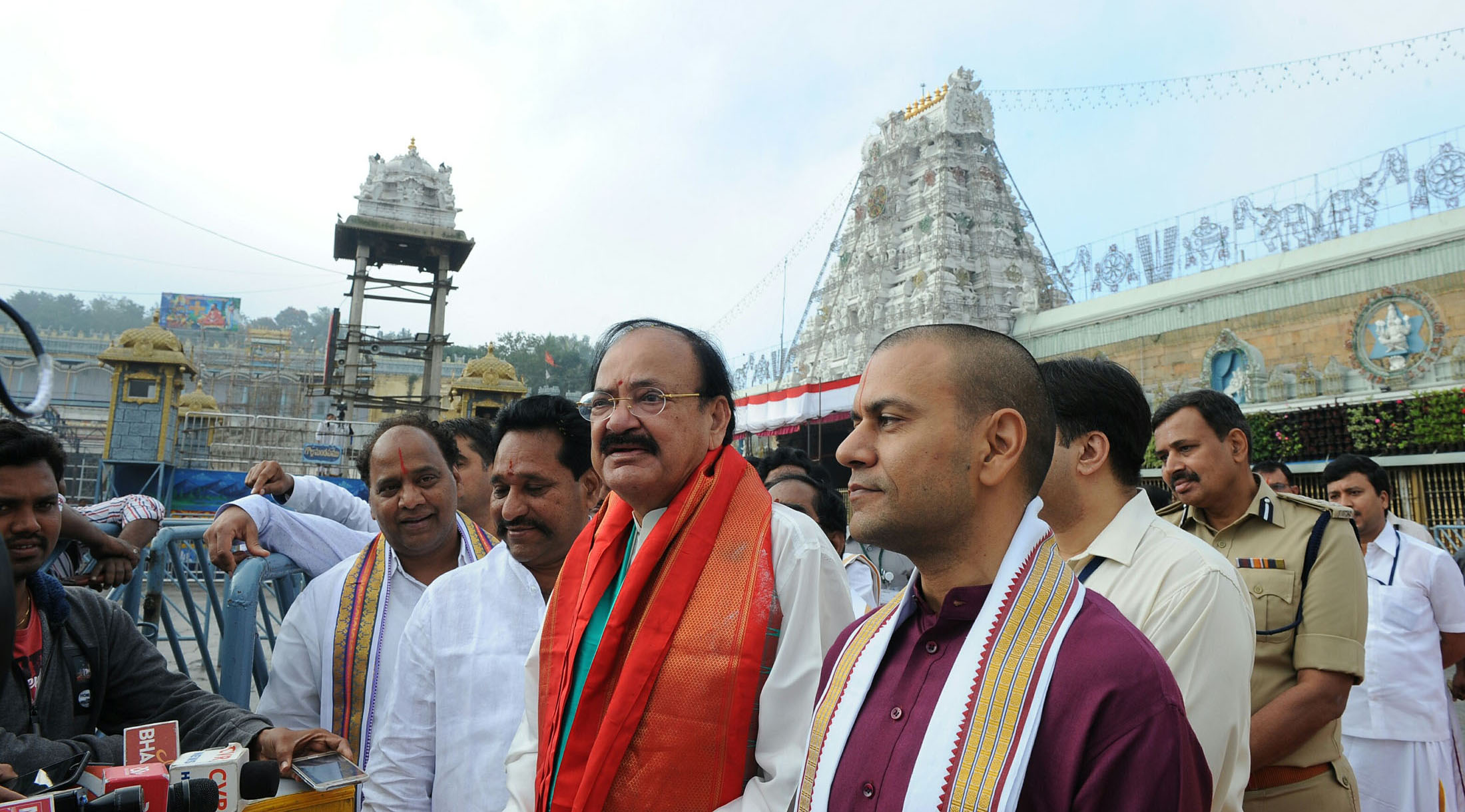 Devotees participating in the tonsuring ceremony.