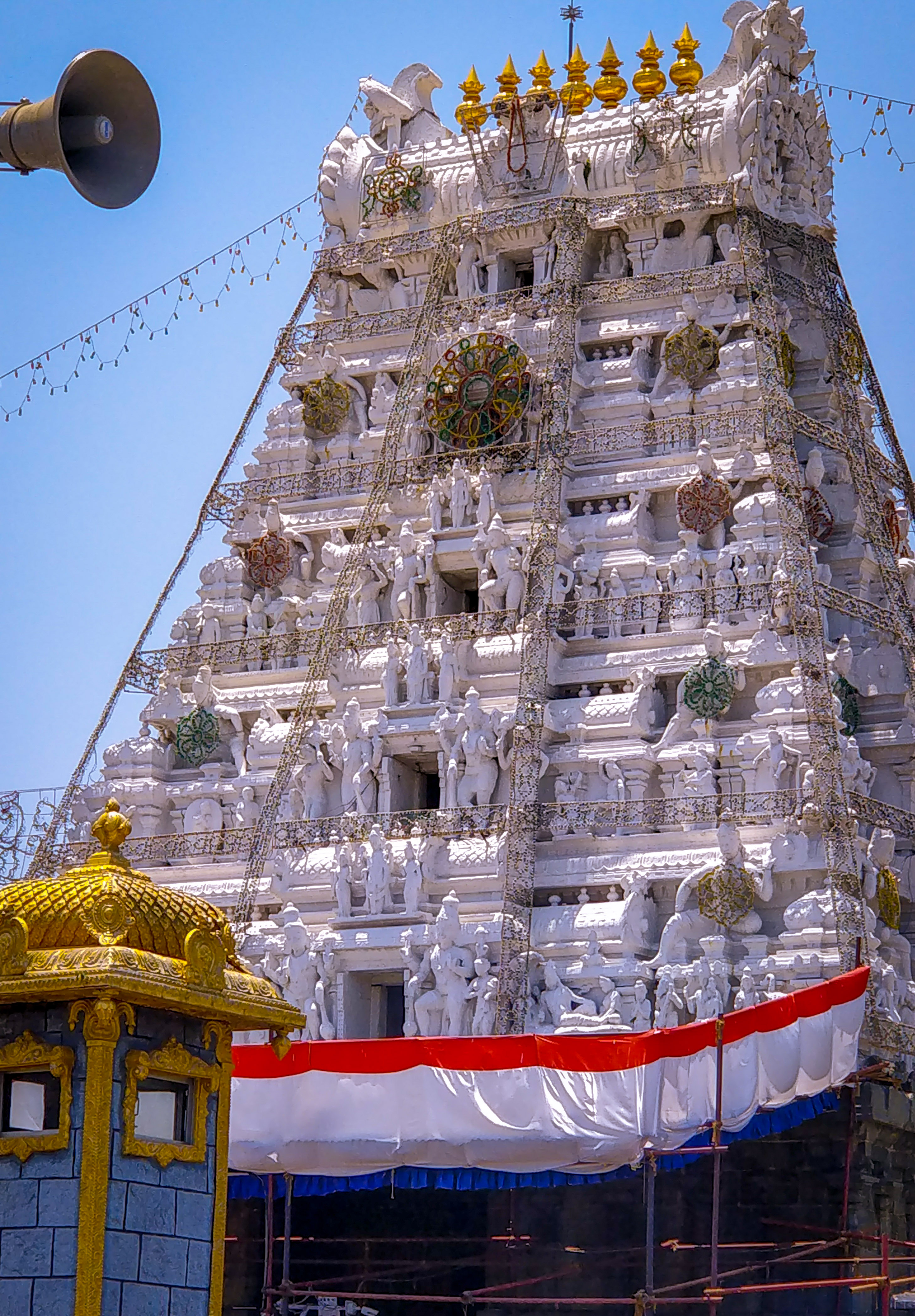 The golden vimanam over the sanctum sanctorum.