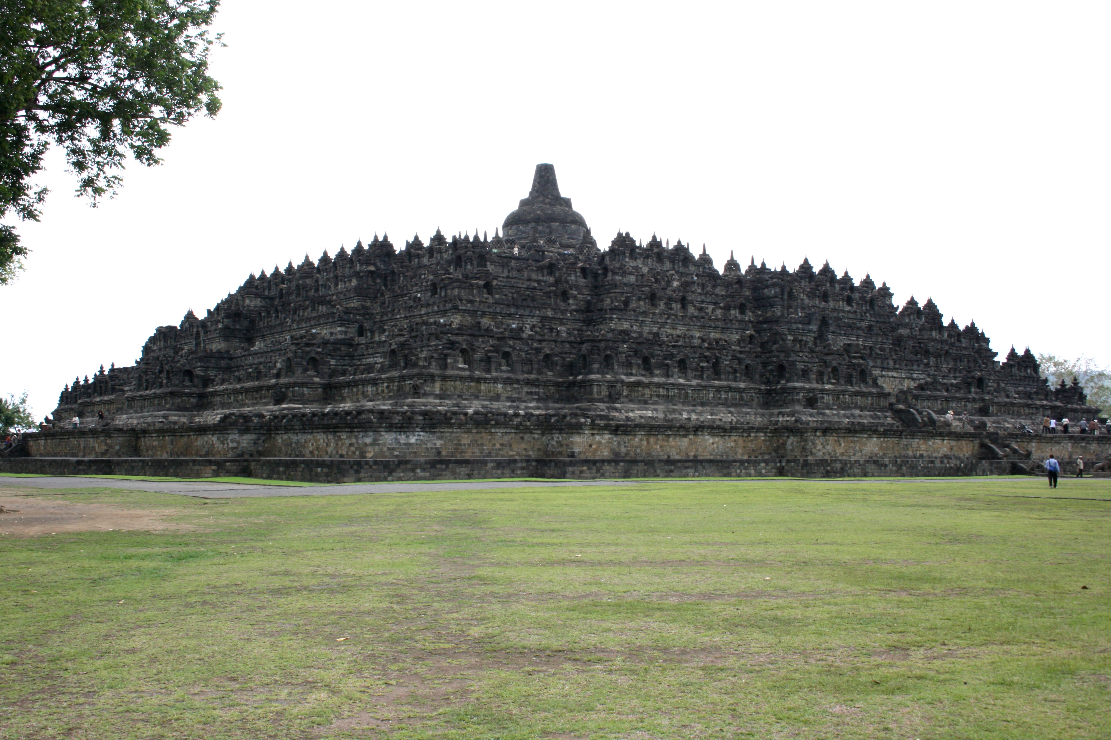 The intricate carvings and sculptures that decorate the temple's exterior.