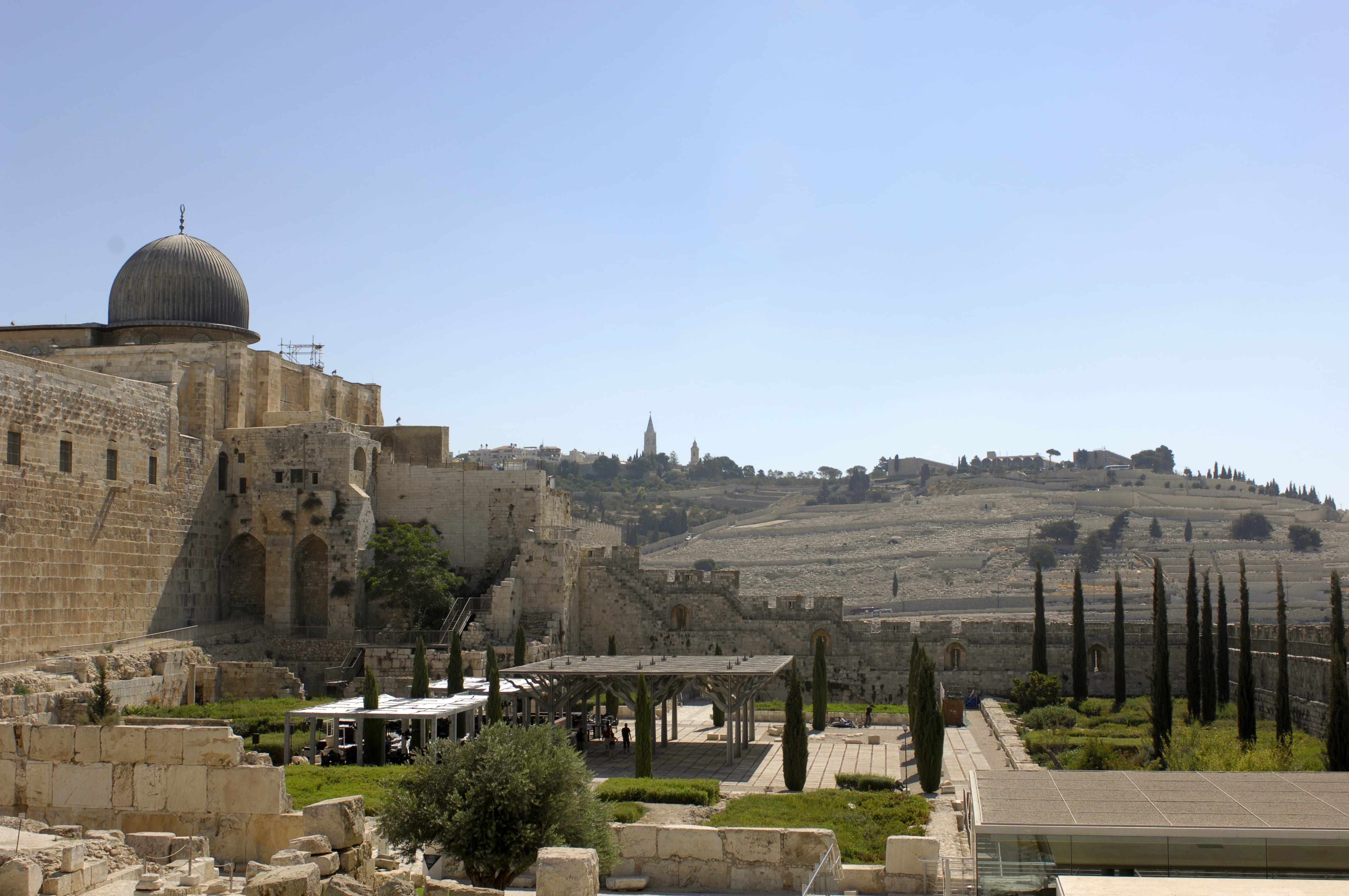 فناء المسجد الأقصى.