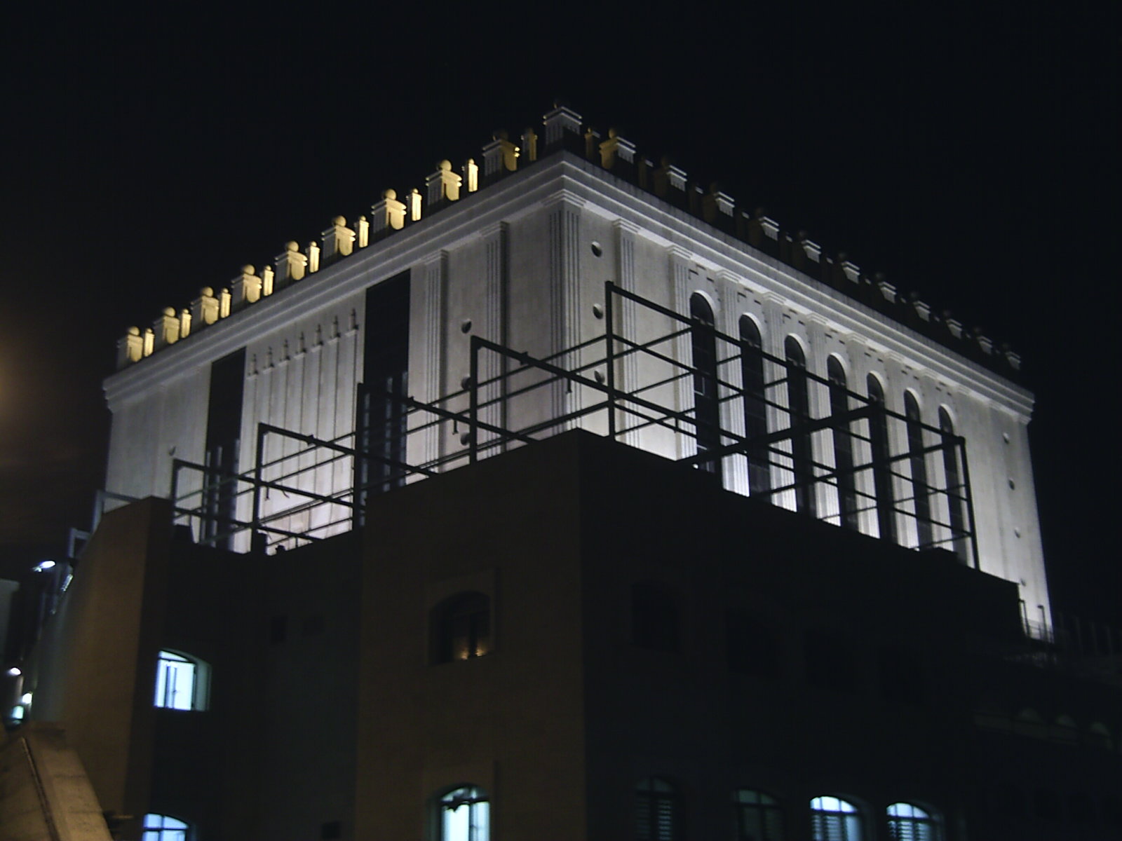 Belz Great Synagogue — View 11