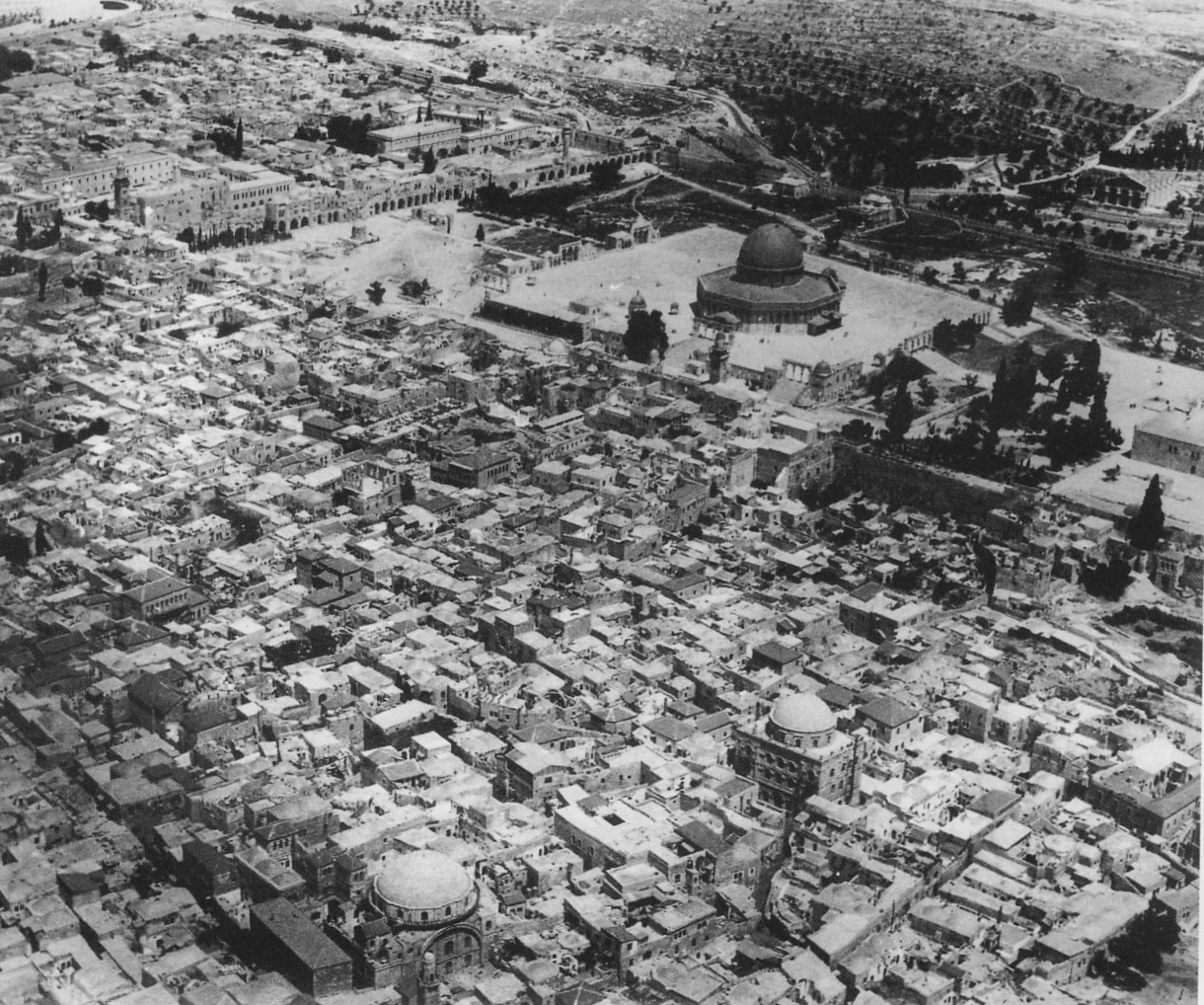 Panoramic view from the future rooftop of the Tiferet Yisrael Synagogue (reconstruction rendering).
