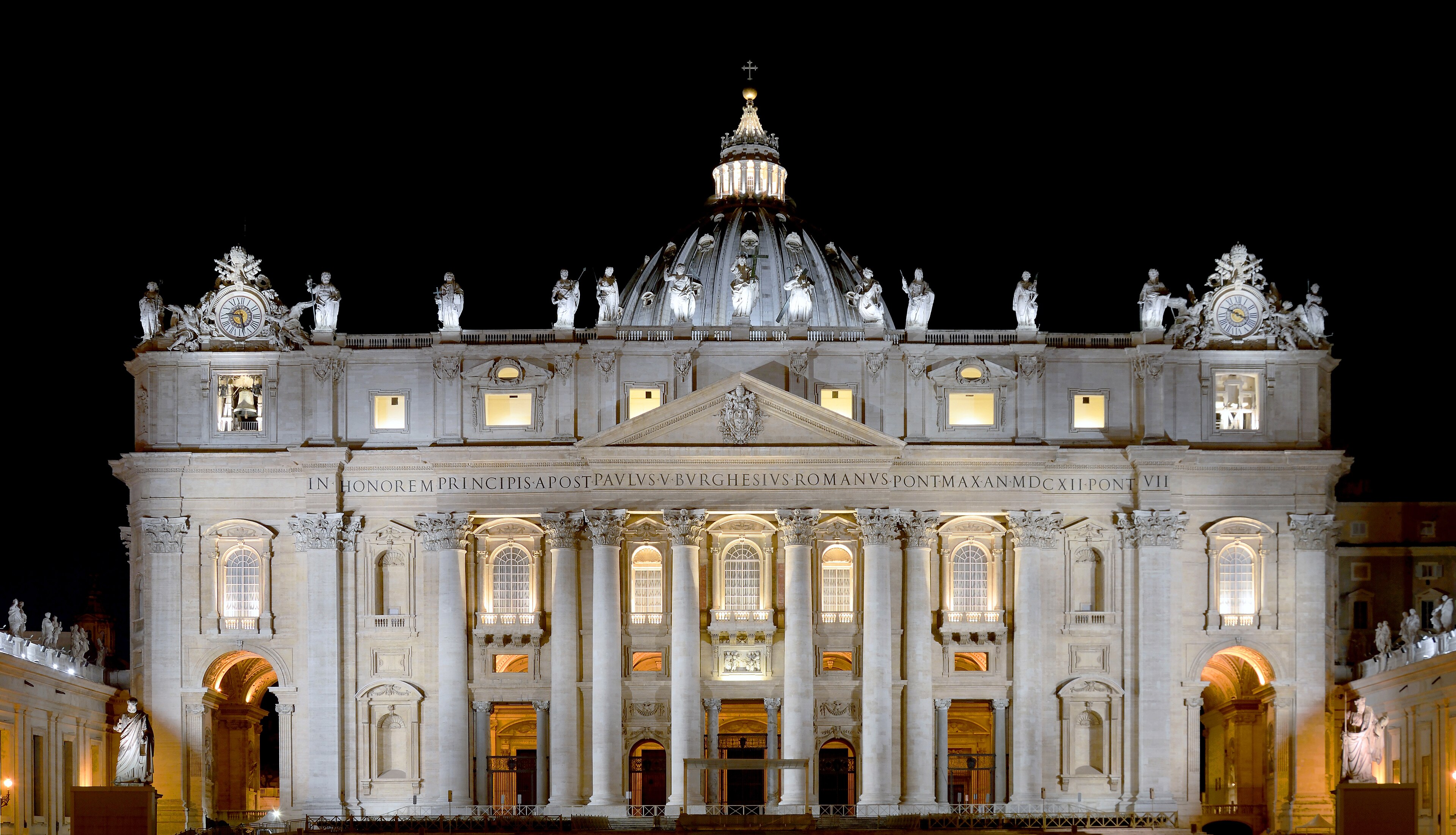 The basilica illuminated at night