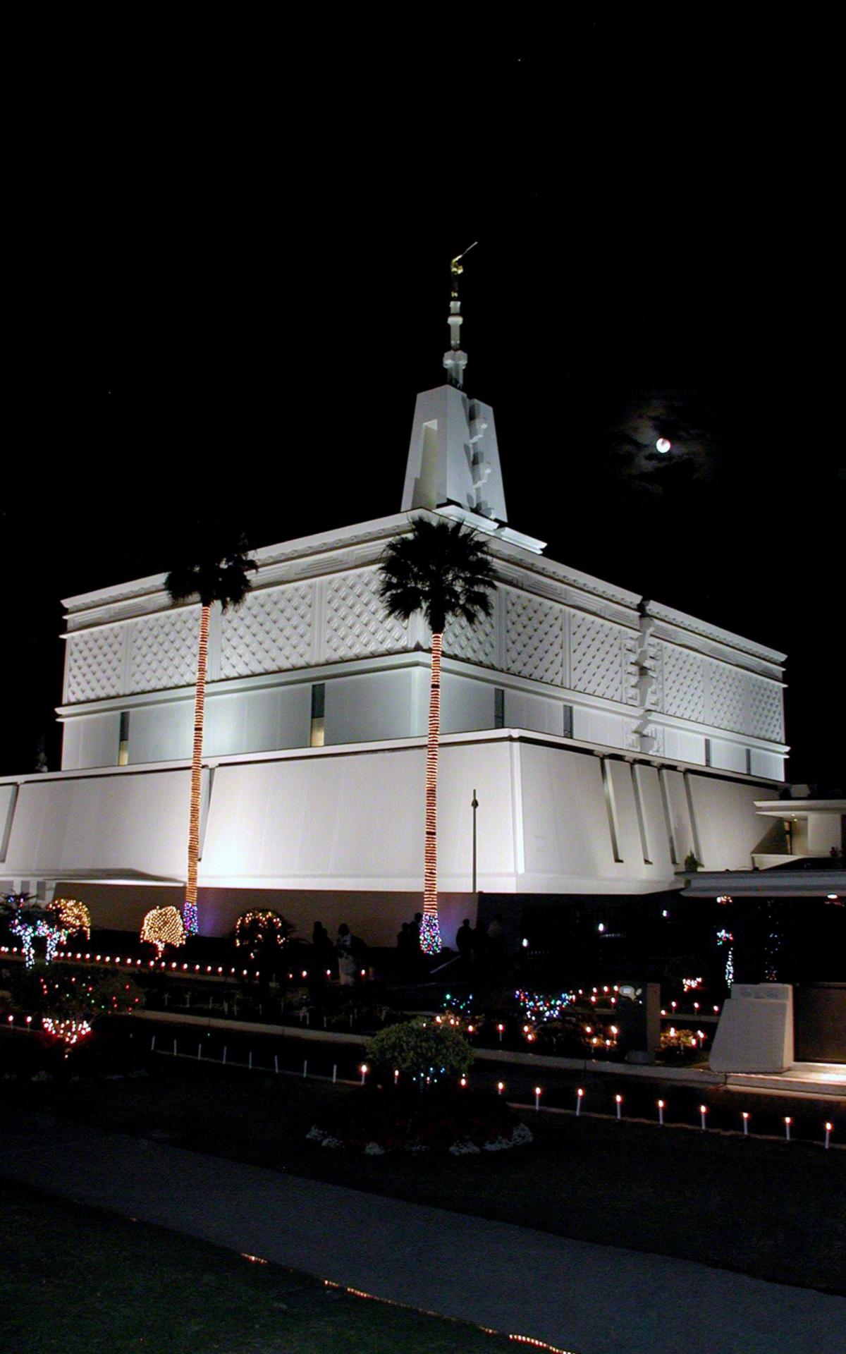 Exterior view of the Mexico City Mexico Temple.