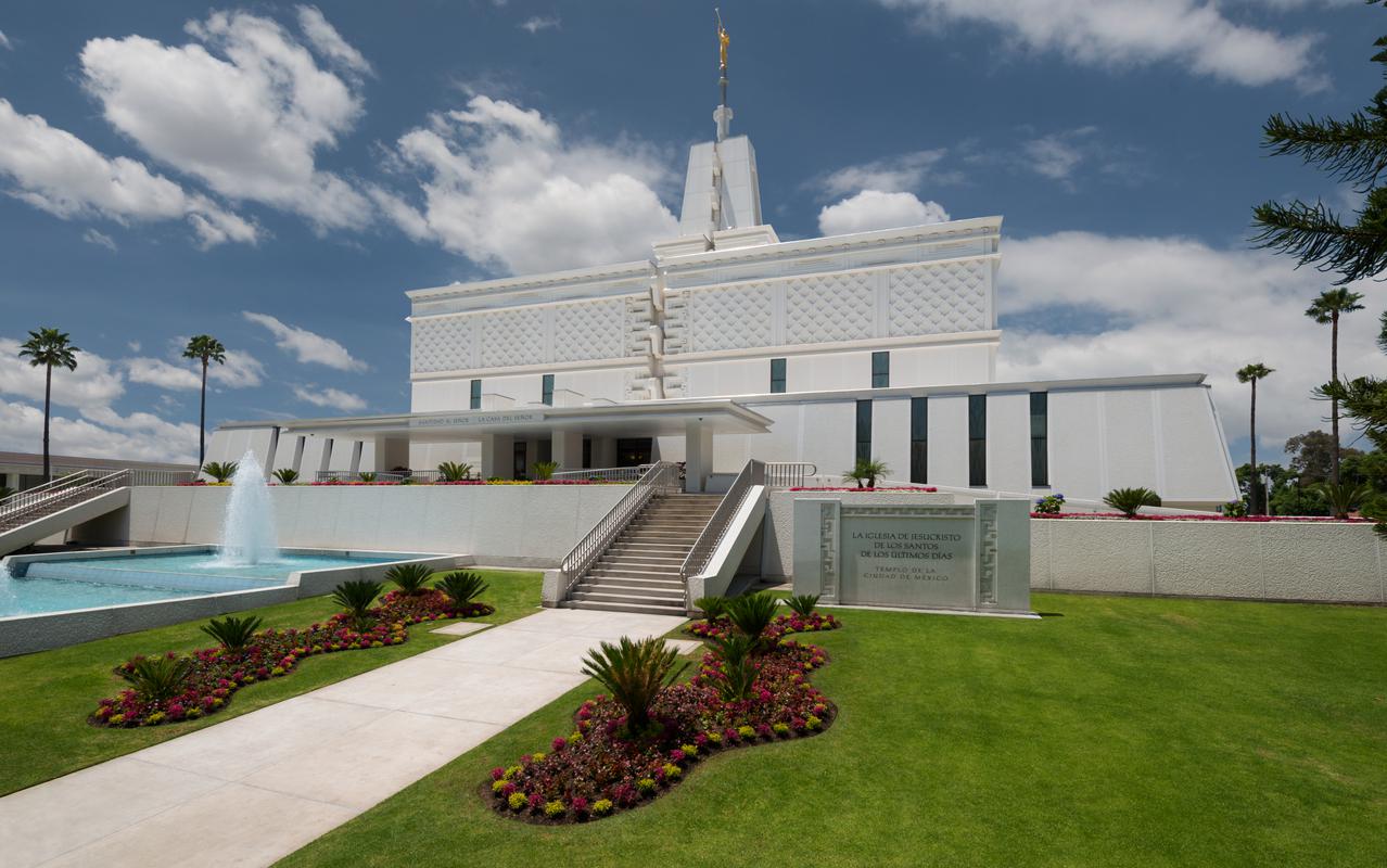The angel Moroni statue atop the temple.
