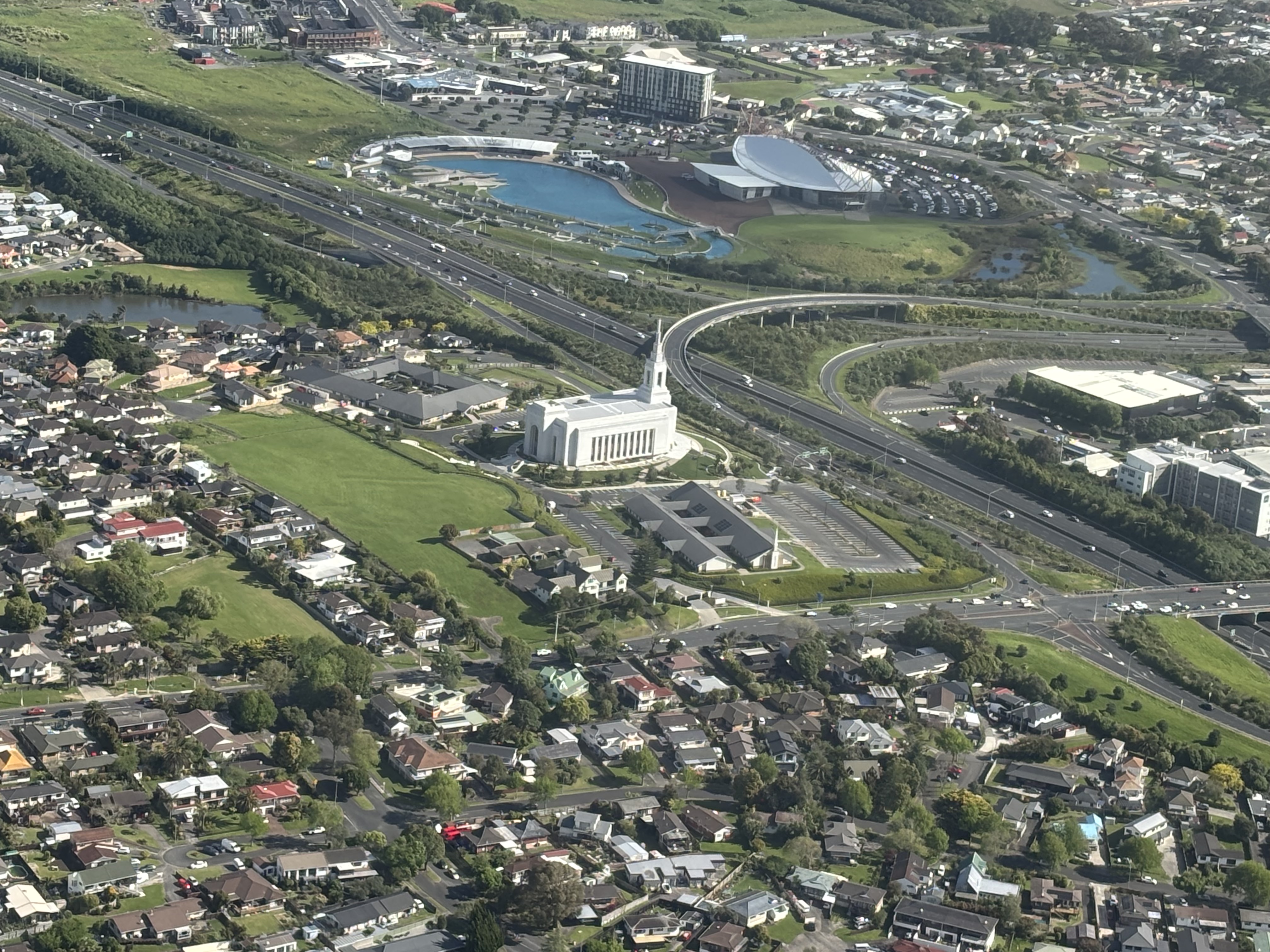 Exterior view of the Auckland New Zealand Temple