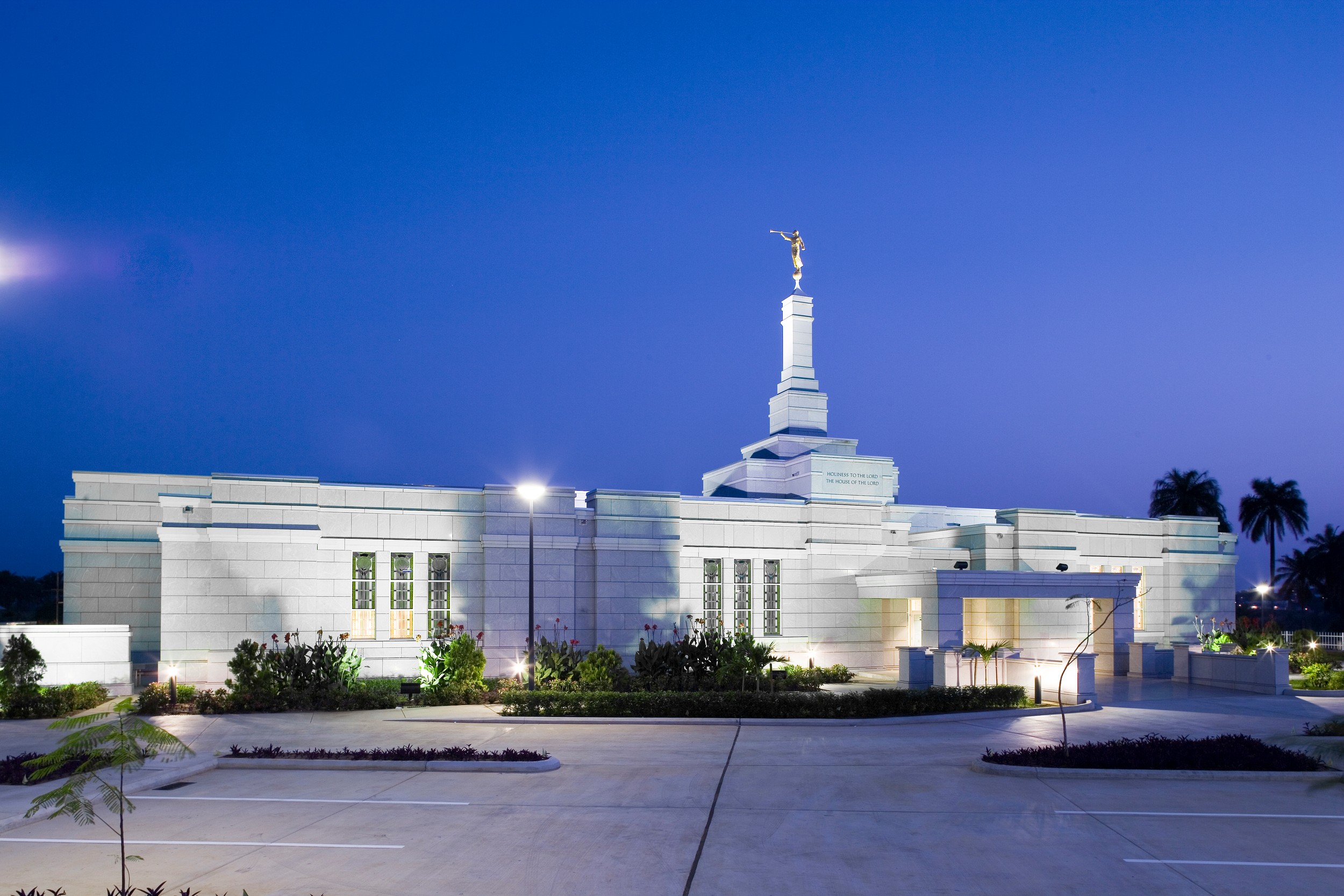 The angel Moroni statue atop the Aba Nigeria Temple.