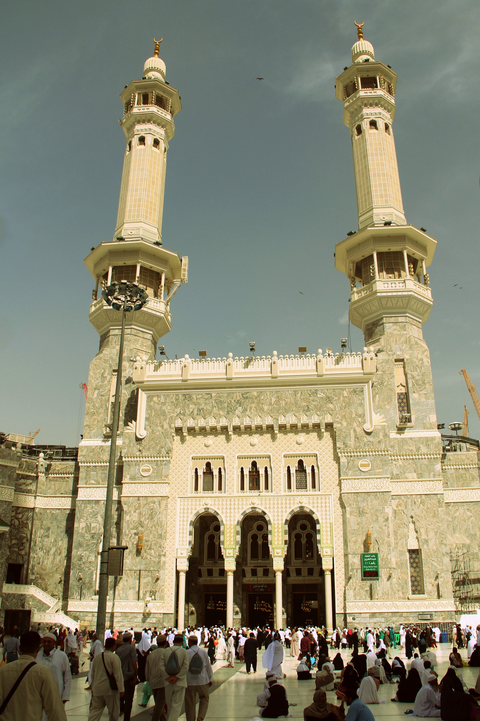 Pilgrims walking between the hills of Safa and Marwa.