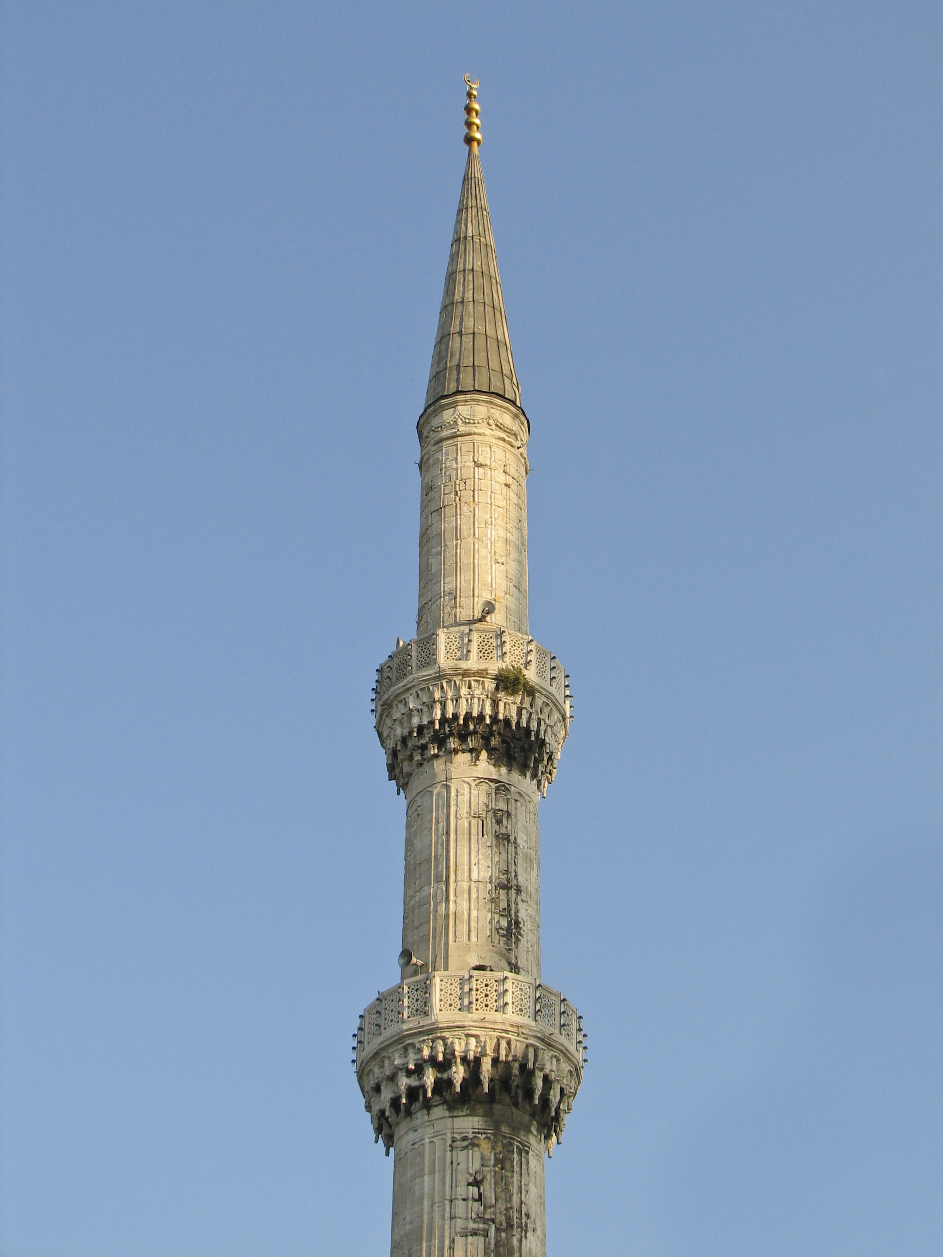 The mihrab, indicating the direction of Mecca for prayers.