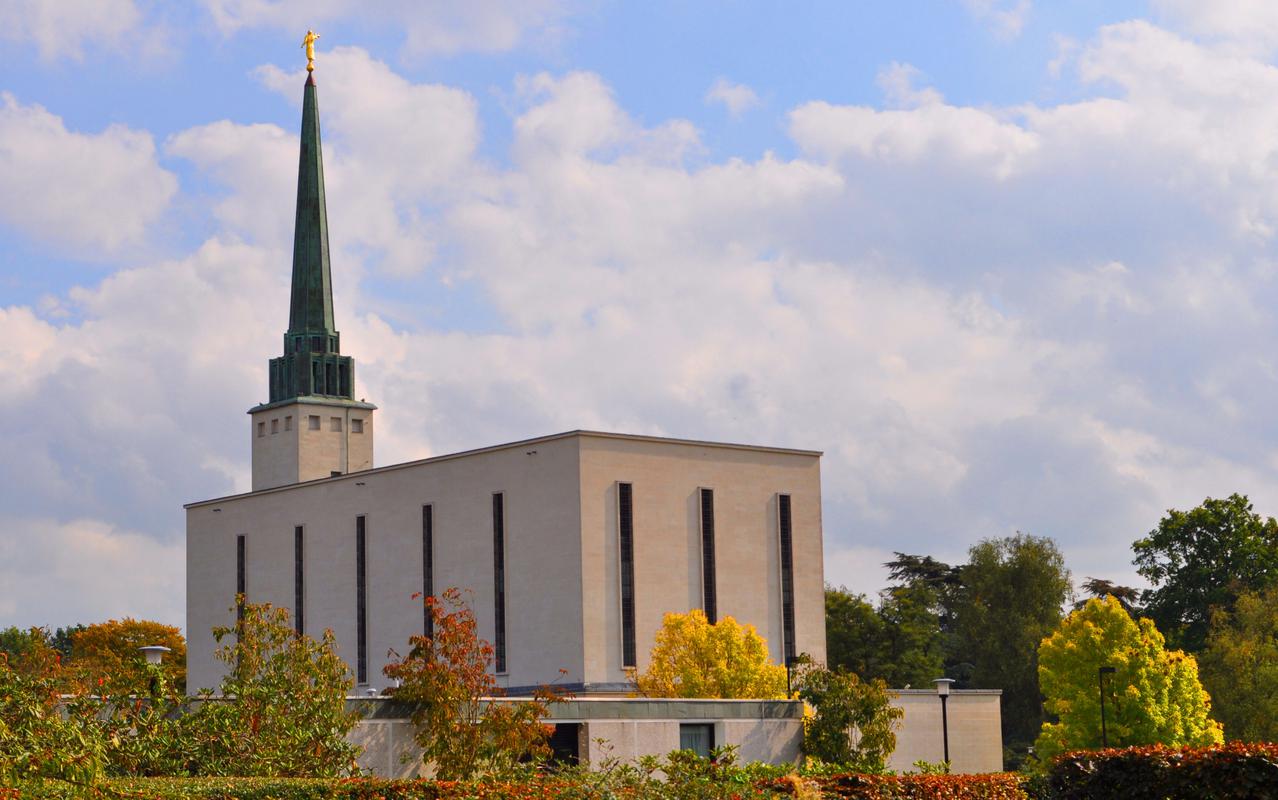 The London England Temple in a tranquil setting.
