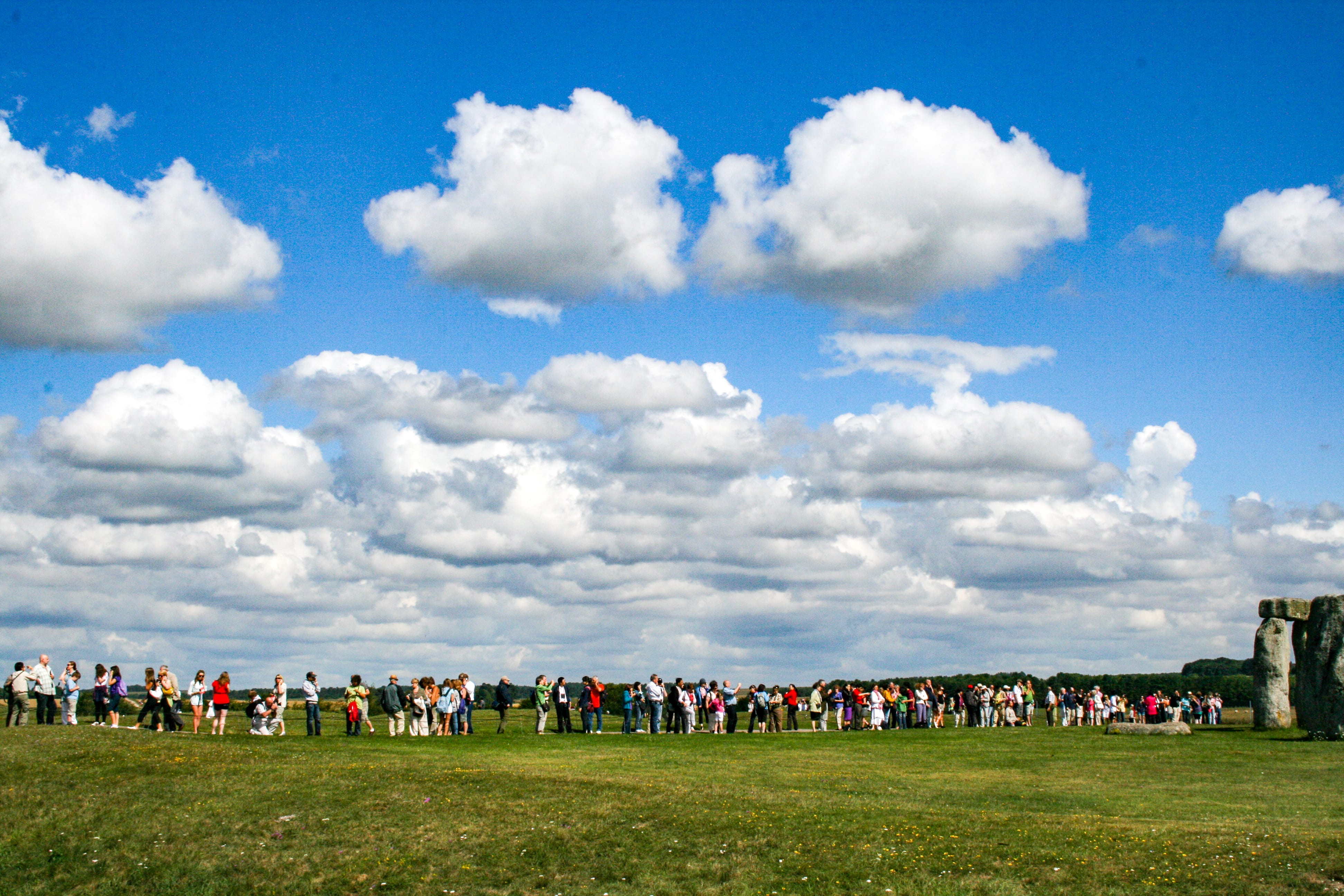 Stonehenge تحت سماء مرصعة بالنجوم
