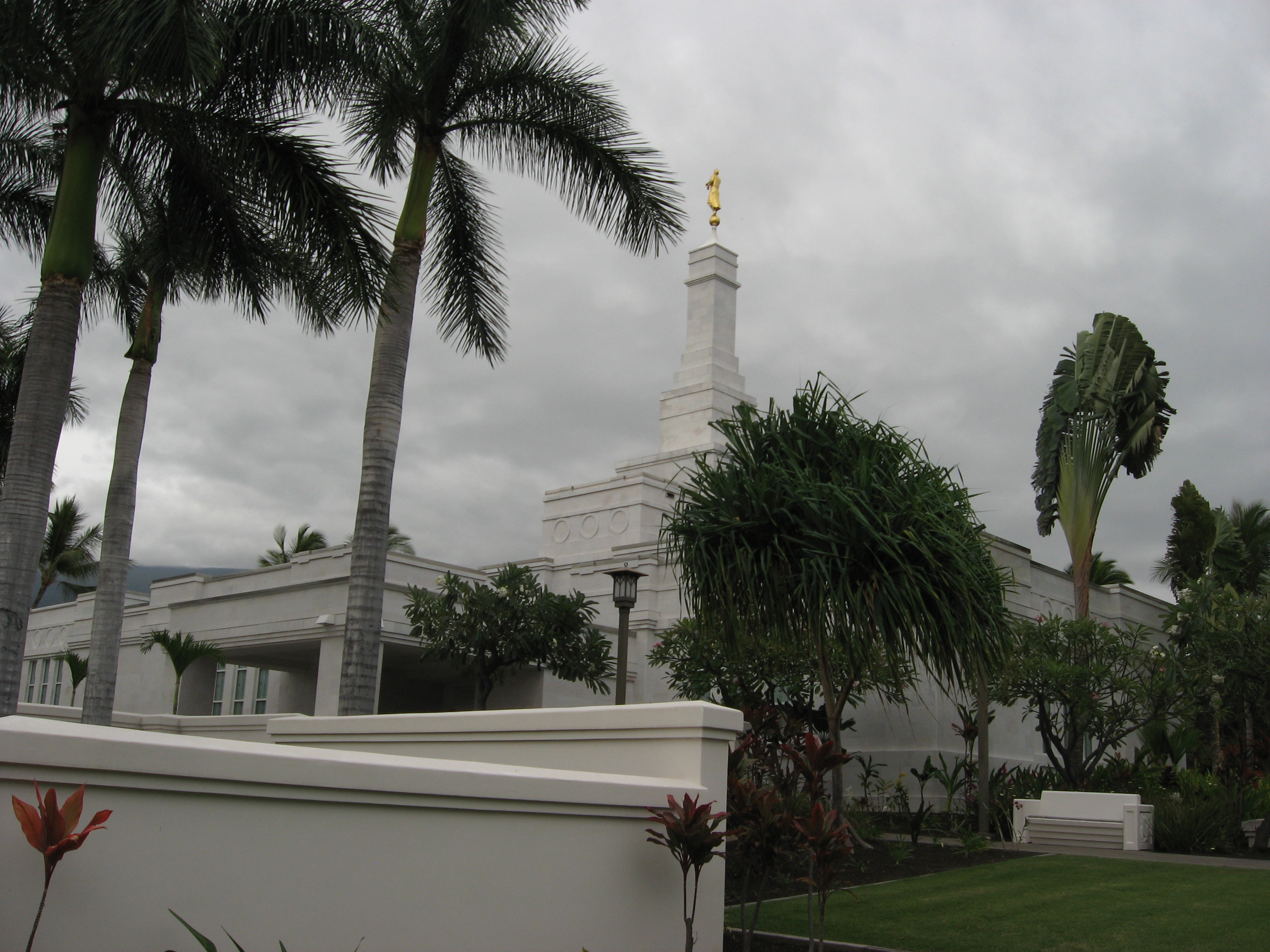 A picturesque view of the Kona Hawaii Temple.