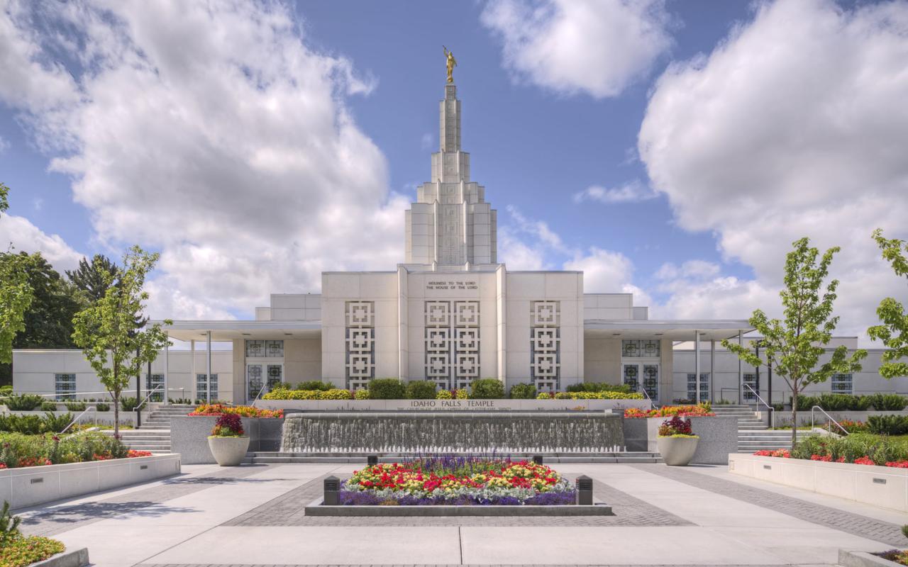 Exterior view of the Idaho Falls Idaho Temple during the day.