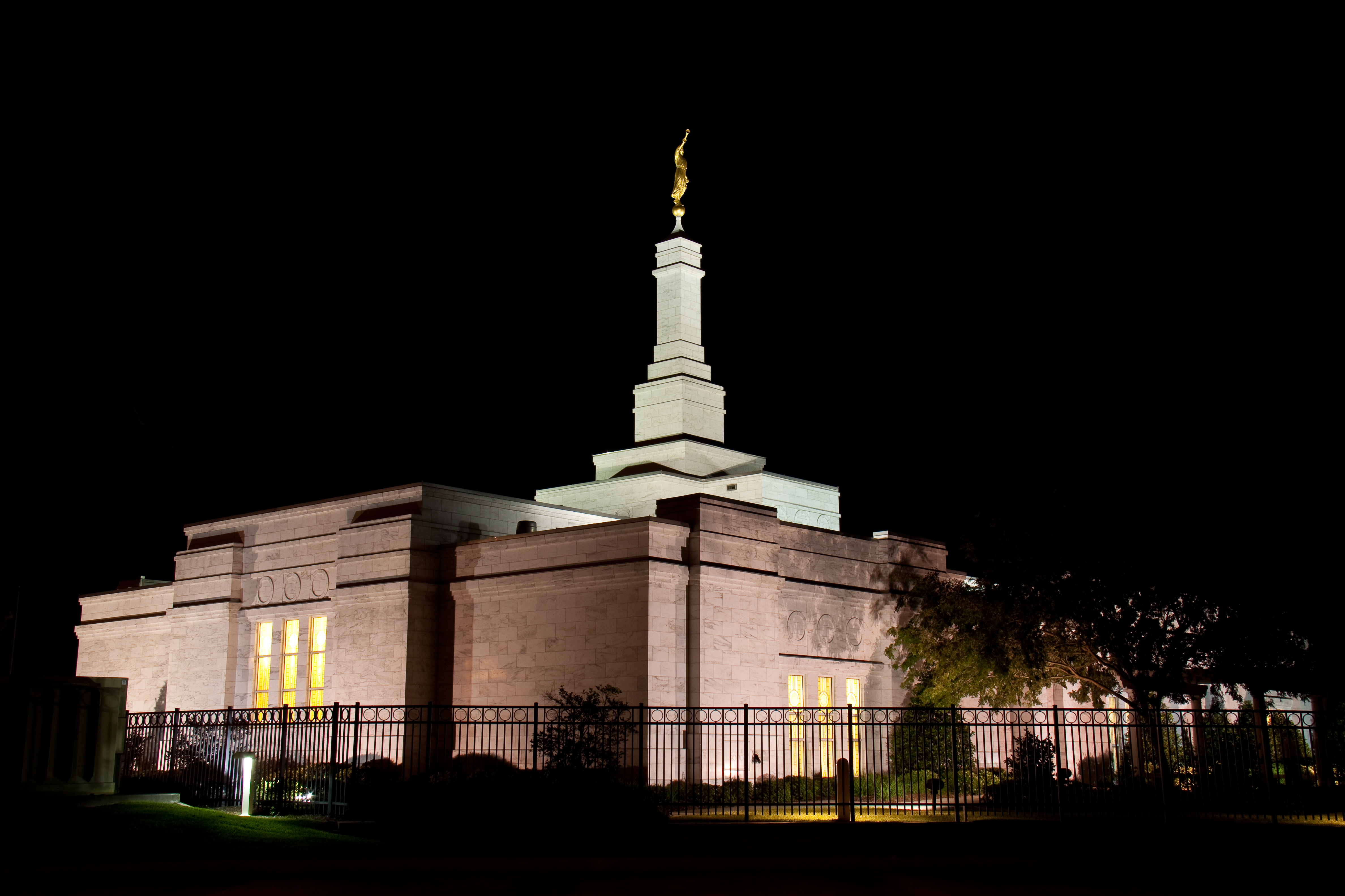 The adjacent Baton Rouge Louisiana Stake Center, which serves local congregations.