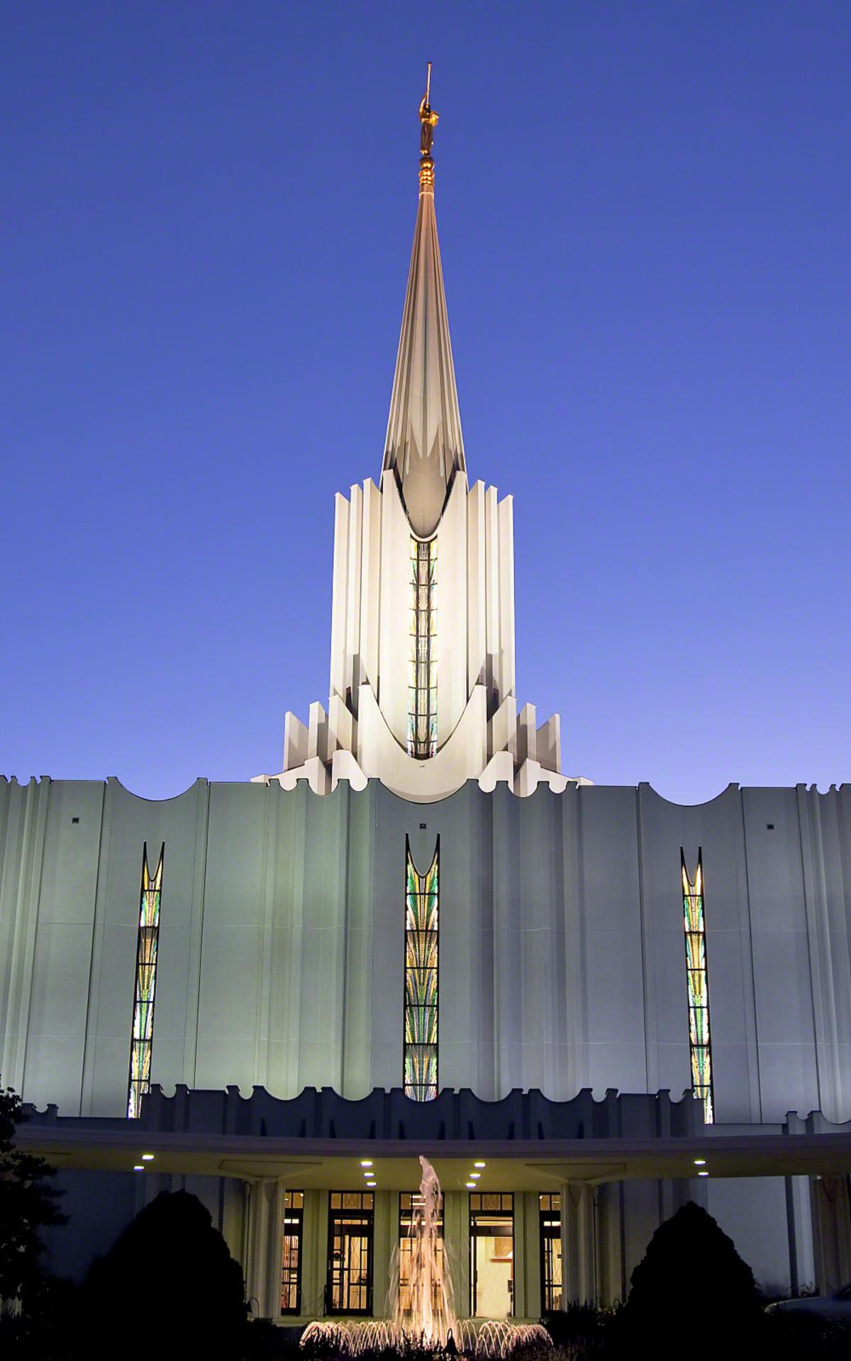 Close-up of the angel Moroni statue