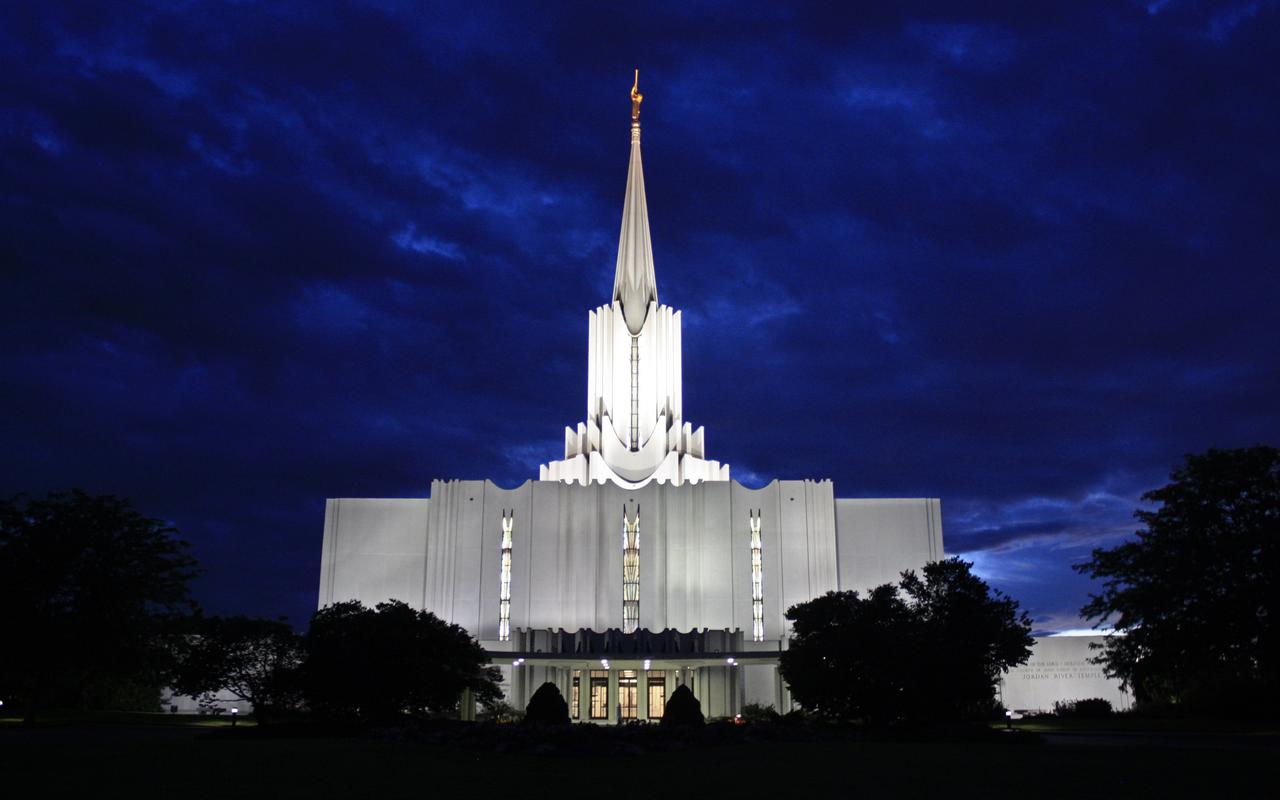 The soaring central spire